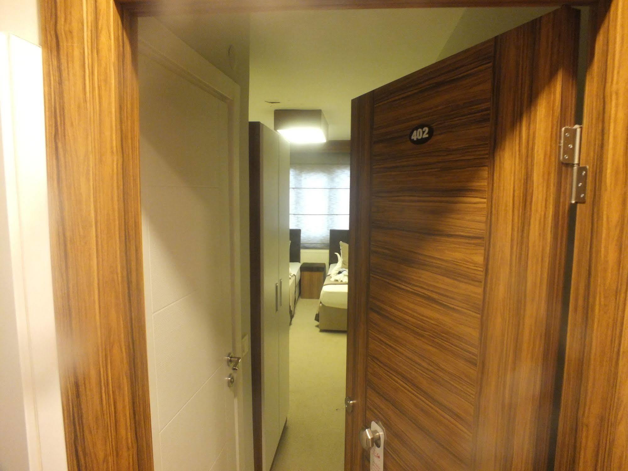 Emirtimes Hotel Kadikoey Provincia di Provincia di Istanbul Esterno foto